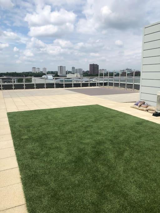 3 Bedroom Apartment Free Parking Manchester Bagian luar foto