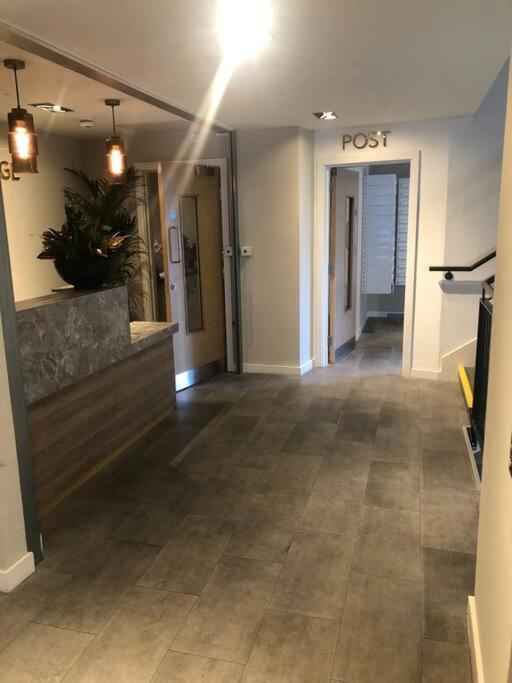 3 Bedroom Apartment Free Parking Manchester Bagian luar foto